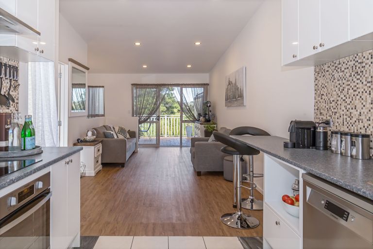 Photo of property in 1/206 Manuka Road, Bayview, Auckland, 0629