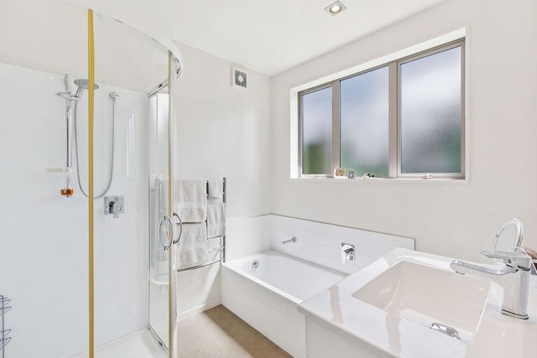 Photo of property in 92a Tiri Road, Manly, Whangaparaoa, 0930