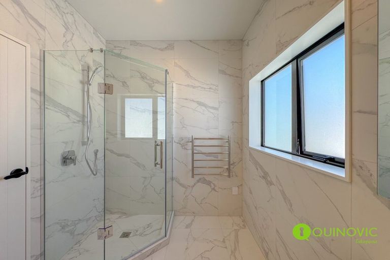 Photo of property in 7c Buisson Glade, West Harbour, Auckland, 0618