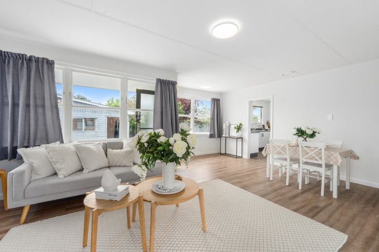 Photo of property in 18 Norwich Place, Awapuni, Palmerston North, 4412