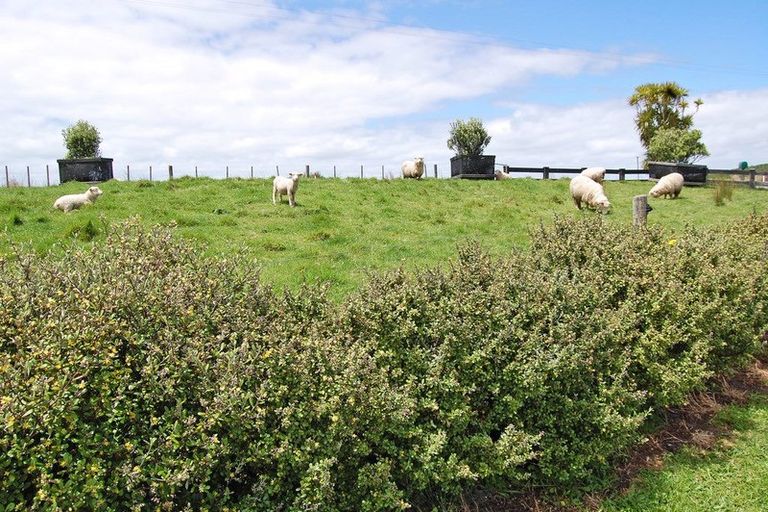 Photo of property in 924 Oneriri Road, Kaiwaka, 0573