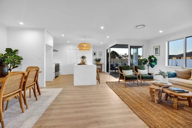 Photo of property in 1 Pukatea Street, Hawera, 4610