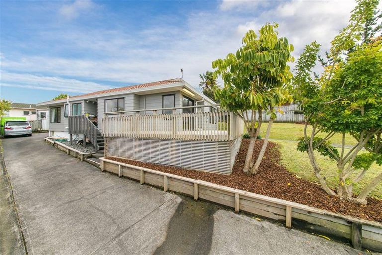 Photo of property in 4 Amery Place, West Harbour, Auckland, 0618