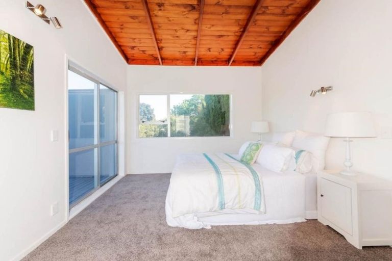 Photo of property in 1 Kamara Road, Glen Eden, Auckland, 0602