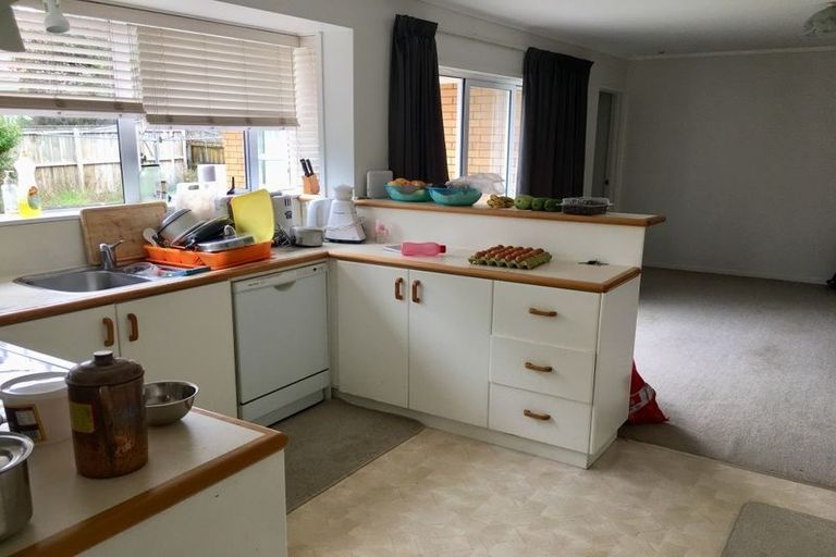 Photo of property in 3 Lochend Place, Highland Park, Auckland, 2010