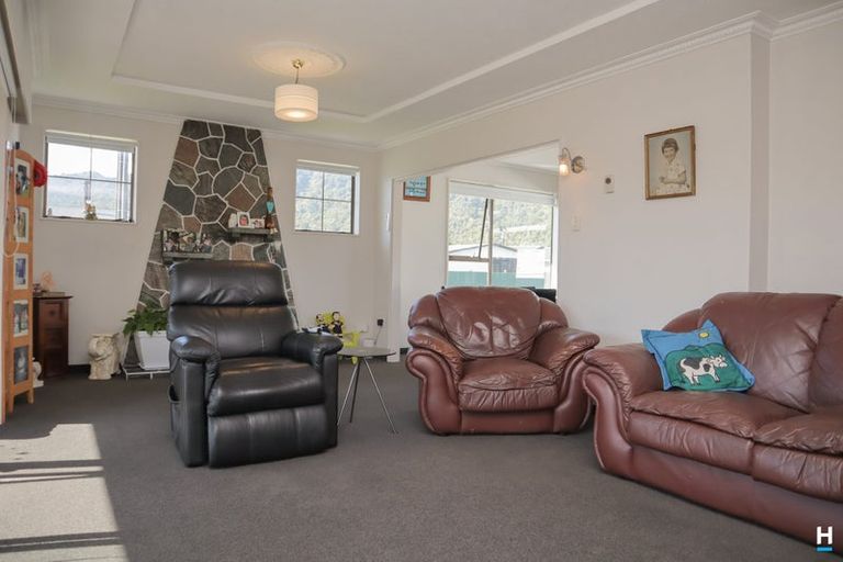 Photo of property in 74 Hall Street, Cobden, Greymouth, 7802