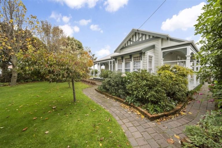 Photo of property in 1 Hunter Street, Hawera, 4610