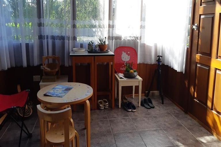 Photo of property in 12 Pendene Place, Forrest Hill, Auckland, 0620