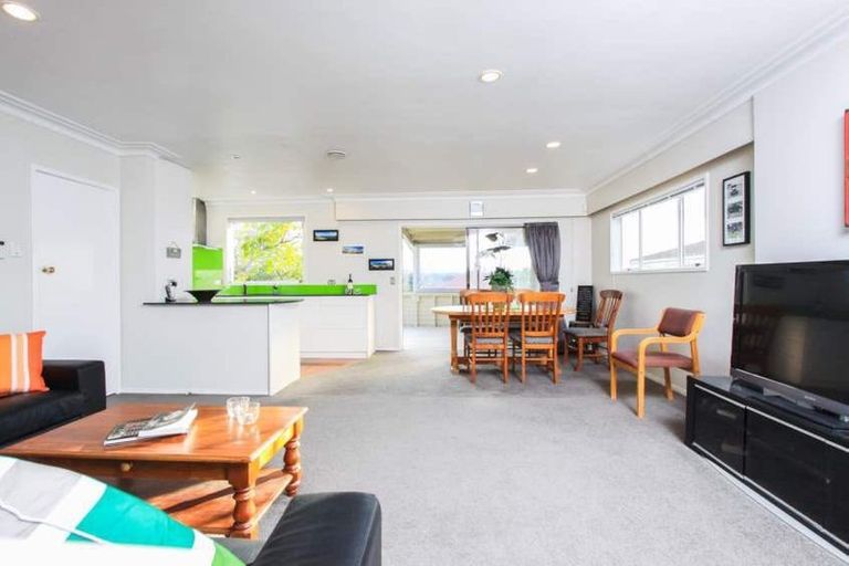 Photo of property in 8 Kay Drive, Blockhouse Bay, Auckland, 0600