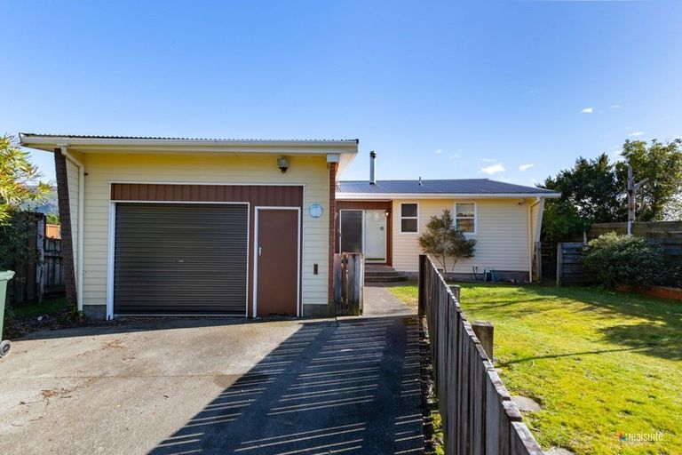 Photo of property in 6 Ash Grove, Ranui, Porirua, 5024