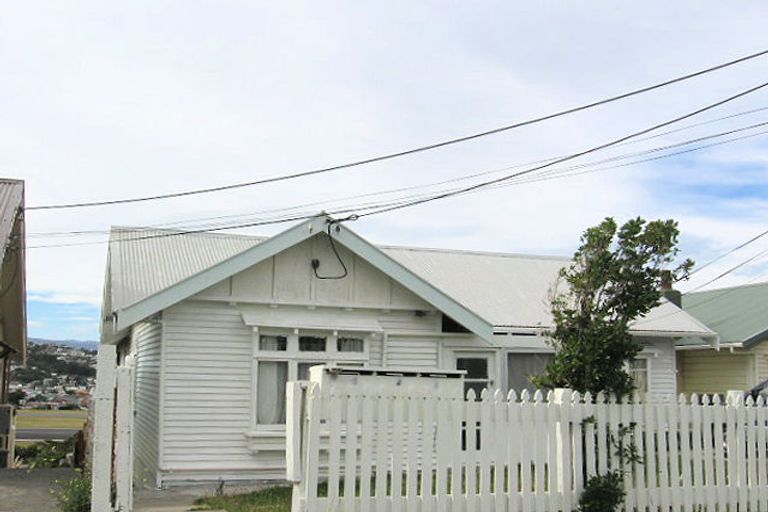 Photo of property in 2/27 Tirangi Road, Rongotai, Wellington, 6022