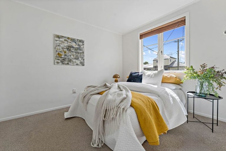 Photo of property in 45 Lynwood Road, New Lynn, Auckland, 0600
