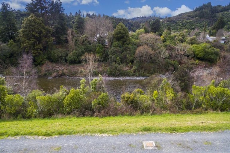 Photo of property in 11b Gemstone Drive, Birchville, Upper Hutt, 5018