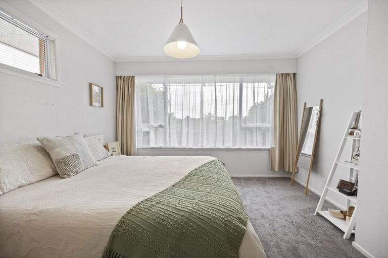 Photo of property in 2 Hood Place, Spotswood, New Plymouth, 4310