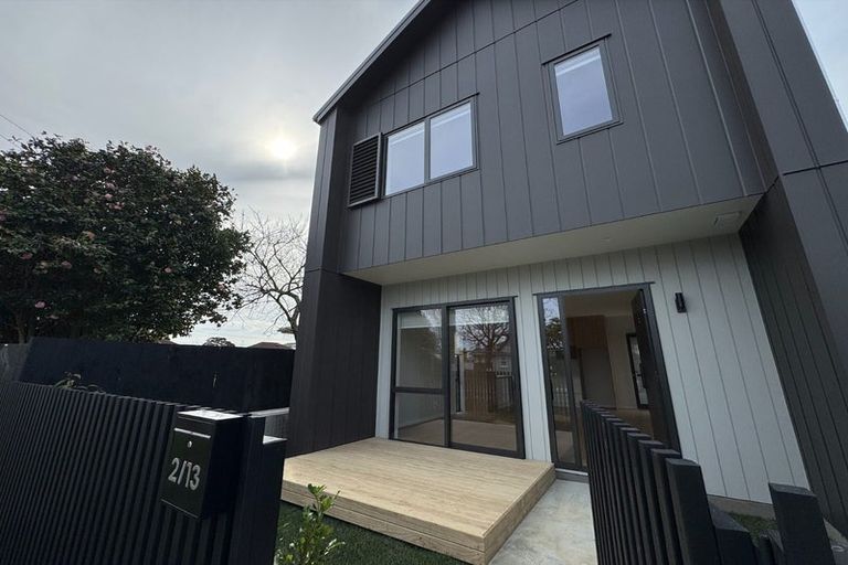 Photo of property in 2/13 Thomas Road, Mangere, Auckland, 2022