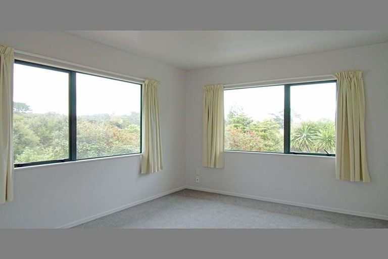 Photo of property in 12b Wicklam Lane, Greenhithe, Auckland, 0632