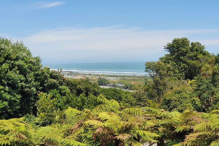 Photo of property in 26 Stanton Crescent, Karoro, Greymouth, 7805