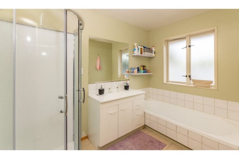 Photo of property in 142c Wainoni Road, Avondale, Christchurch, 8061