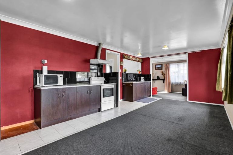 Photo of property in 342 South Road, Hawera, 4610