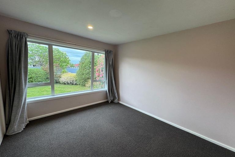 Photo of property in 73 Appleby Crescent, Burnside, Christchurch, 8053