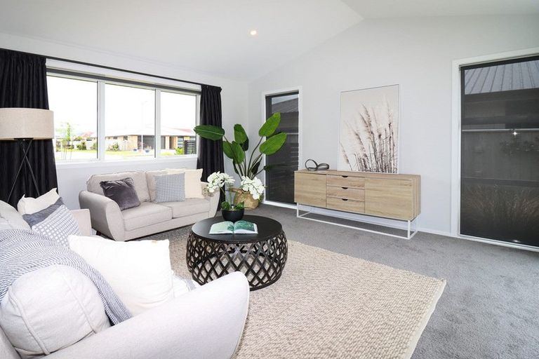 Photo of property in 28 Feist Street, Carterton, 5713