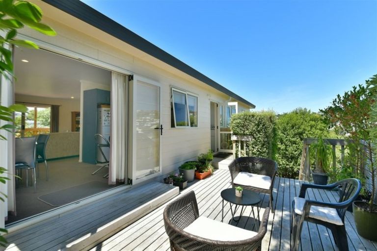 Photo of property in 1/4 Knott Road, Stanmore Bay, Whangaparaoa, 0932
