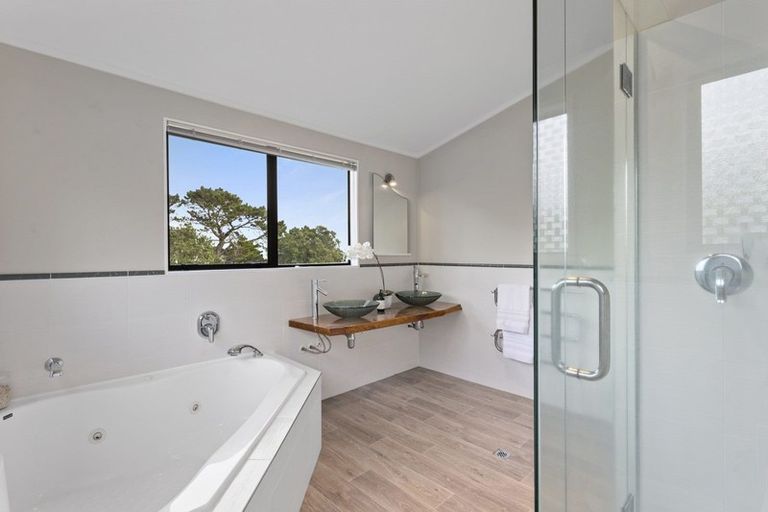 Photo of property in 35 Rosecamp Road, Beach Haven, Auckland, 0626