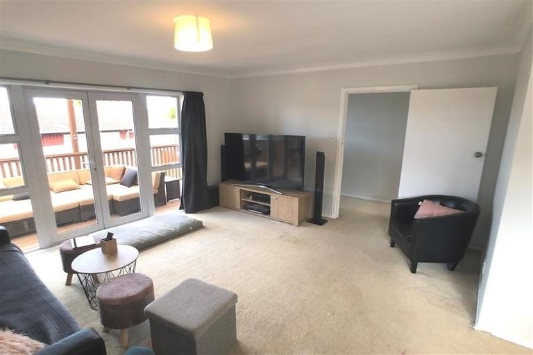 Photo of property in 143 Tiroroa Avenue, Te Atatu South, Auckland, 0610