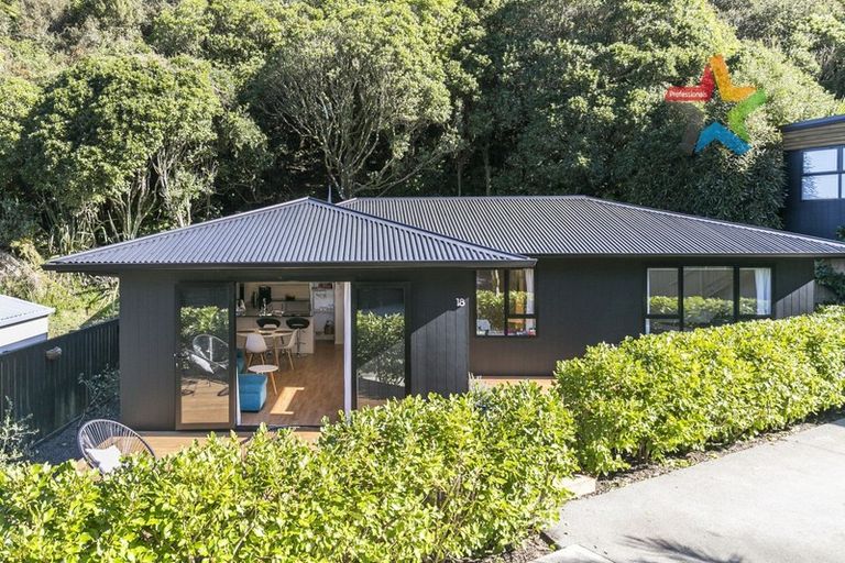 Photo of property in 18 Appleton Place, Karori, Wellington, 6012