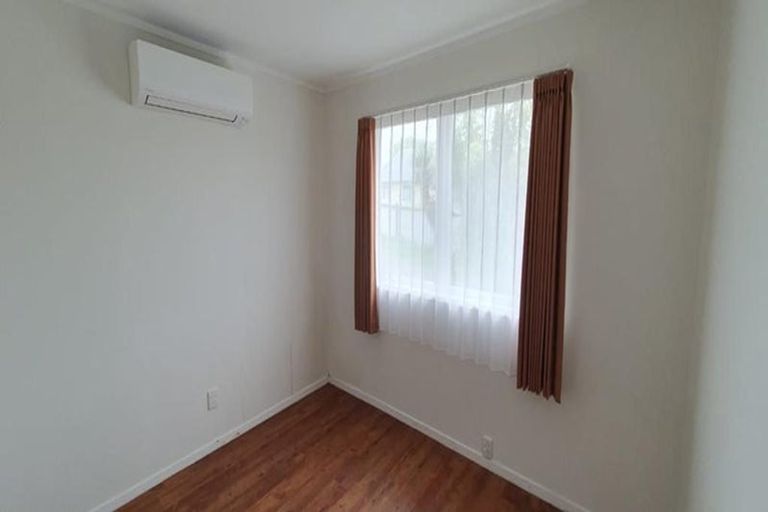 Photo of property in 13 Vina Place, Massey, Auckland, 0614