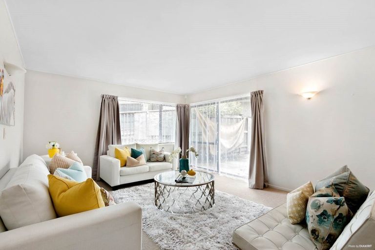 Photo of property in 10 Regia Close, Half Moon Bay, Auckland, 2012