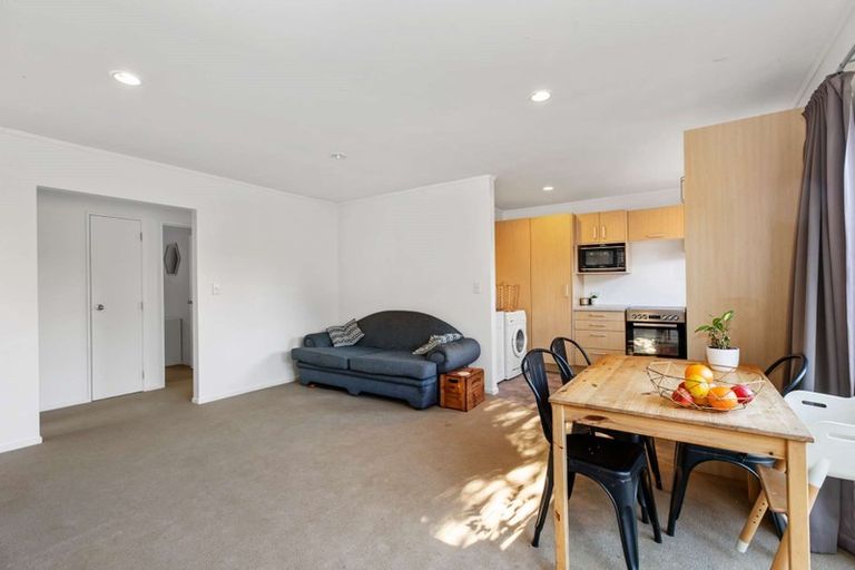 Photo of property in 21c Ribblesdale Road, Henderson, Auckland, 0612