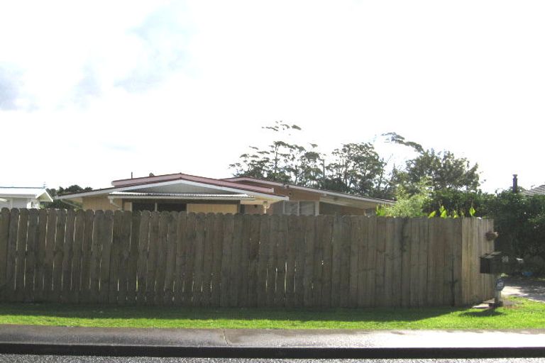 Photo of property in 99 Vodanovich Road, Te Atatu South, Auckland, 0610