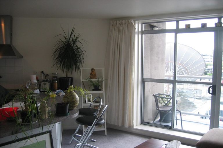 Photo of property in Grandstand Apartments, 6/80 Kent Terrace, Mount Victoria, Wellington, 6011