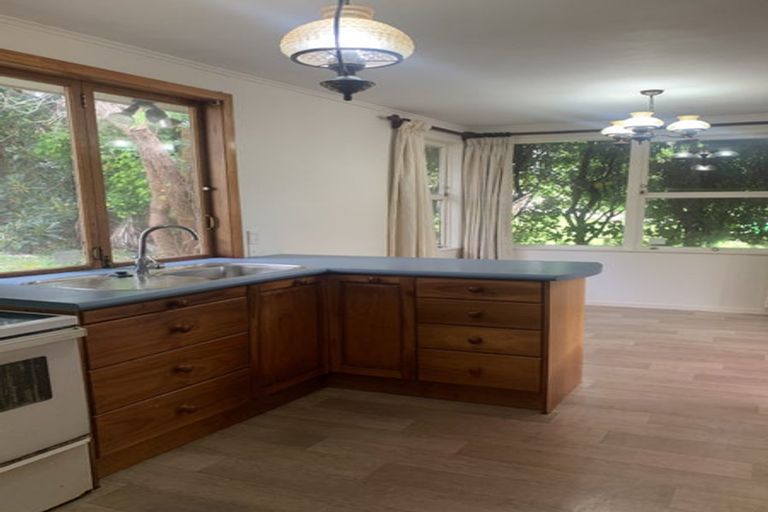 Photo of property in 72 Peach Road, Glenfield, Auckland, 0629