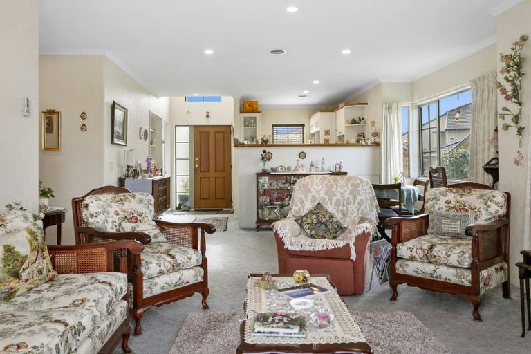 Photo of property in 10 Lakeridge Close, Rangatira Park, Taupo, 3330