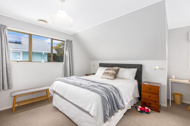 Photo of property in 68 Kahu Road, Paremata, Porirua, 5024
