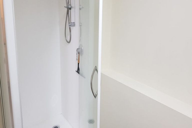 Photo of property in 8d Schnapper Rock Road, Schnapper Rock, Auckland, 0632