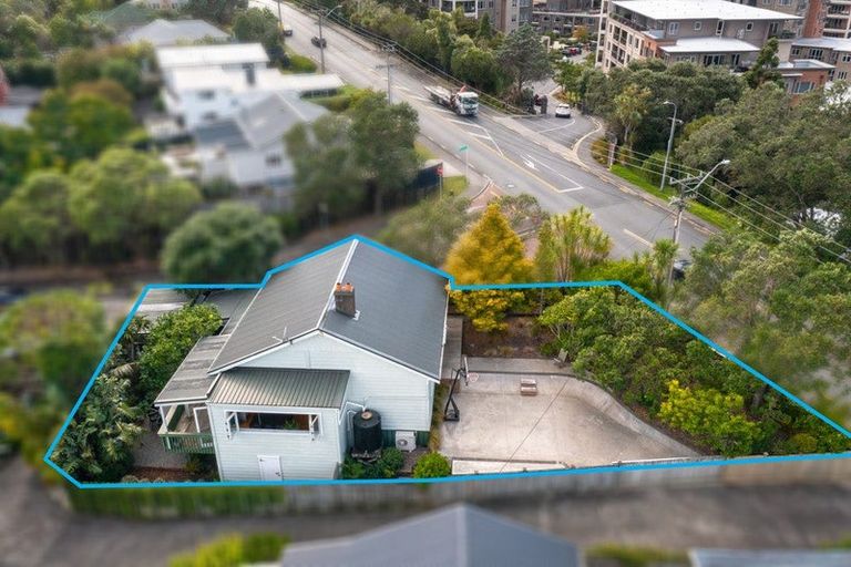 Photo of property in 17 Rangatira Road, Birkdale, Auckland, 0626