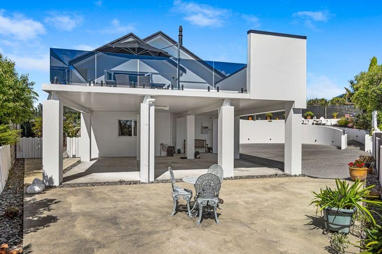 Photo of property in 7a Caledonia Place, Highlands Park, New Plymouth, 4312