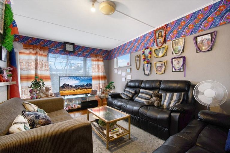 Photo of property in 63 Hepburn Road, Glendene, Auckland, 0602