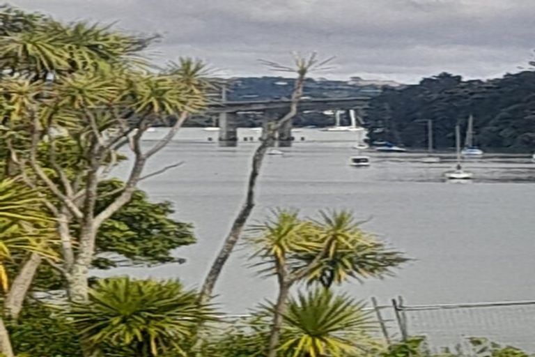 Photo of property in 24 Rambler Crescent, Beach Haven, Auckland, 0626