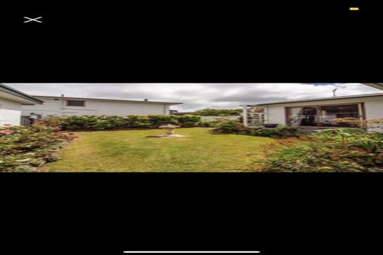 Photo of property in 100 Churton Drive, Churton Park, Wellington, 6037