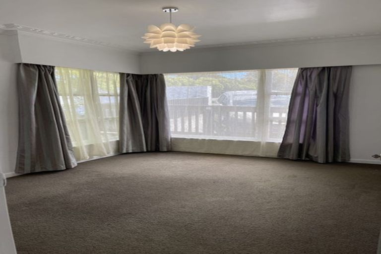 Photo of property in 233 Te Atatu Road, Te Atatu South, Auckland, 0610