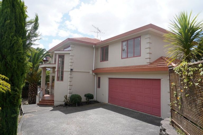 Photo of property in 2/72 Heathcote Road, Castor Bay, Auckland, 0620