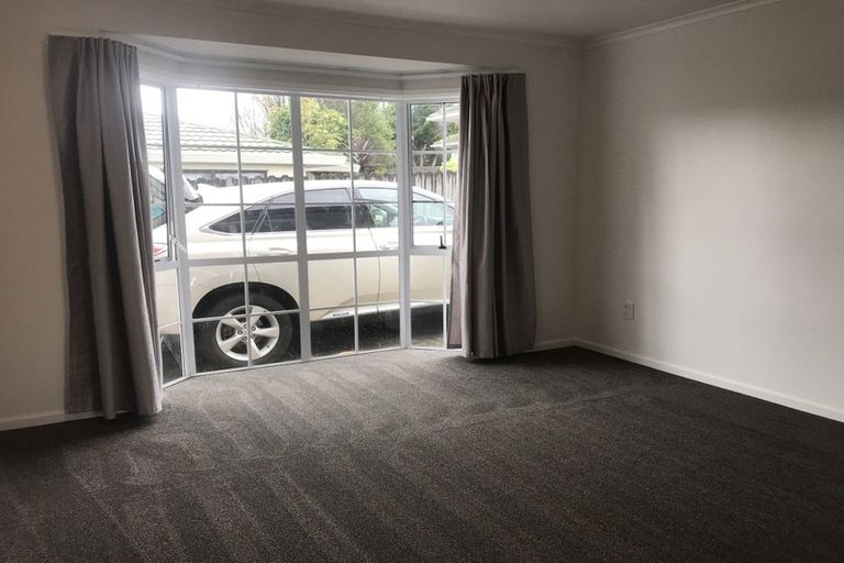 Photo of property in 2/460 East Coast Road, Windsor Park, Auckland, 0630