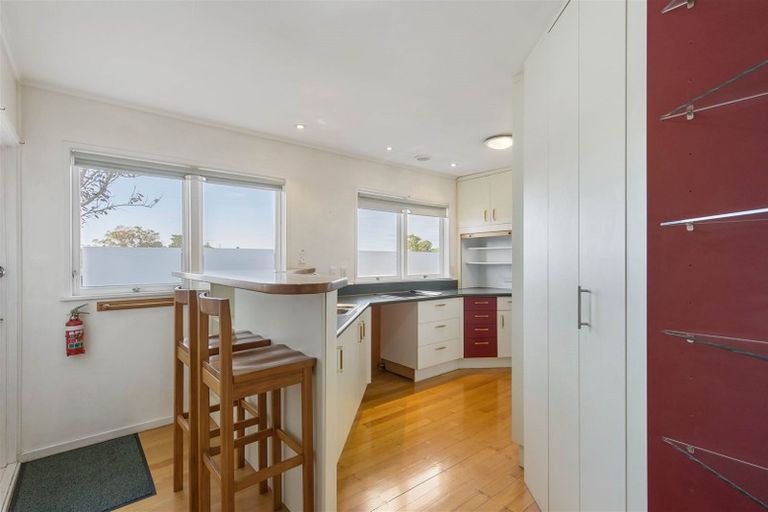 Photo of property in 6 Raines Avenue, Forrest Hill, Auckland, 0620