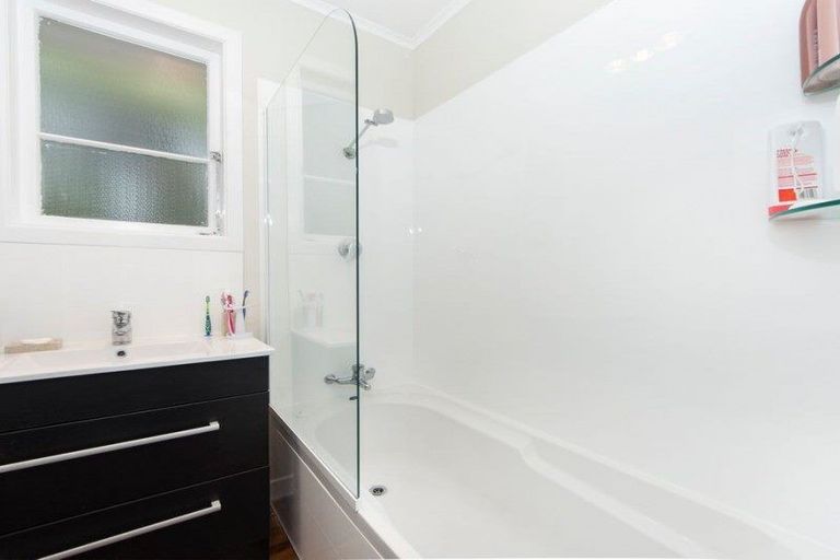 Photo of property in 96 Manuka Road, Bayview, Auckland, 0629