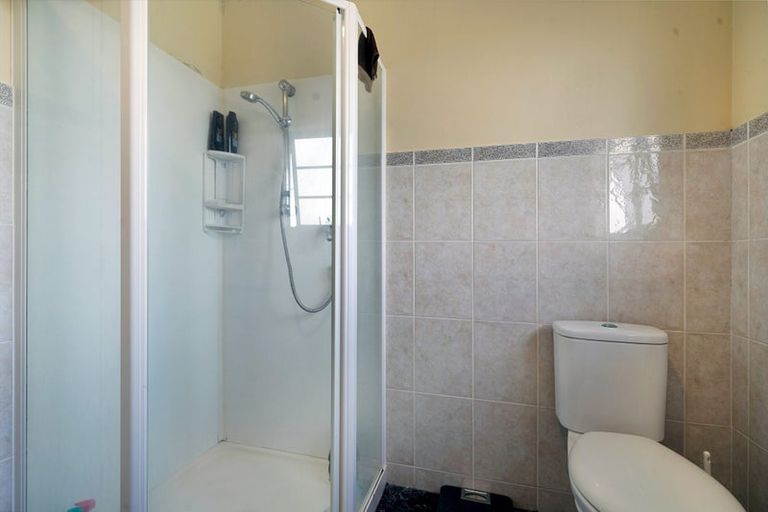 Photo of property in 42a Totara Road, Te Atatu Peninsula, Auckland, 0610