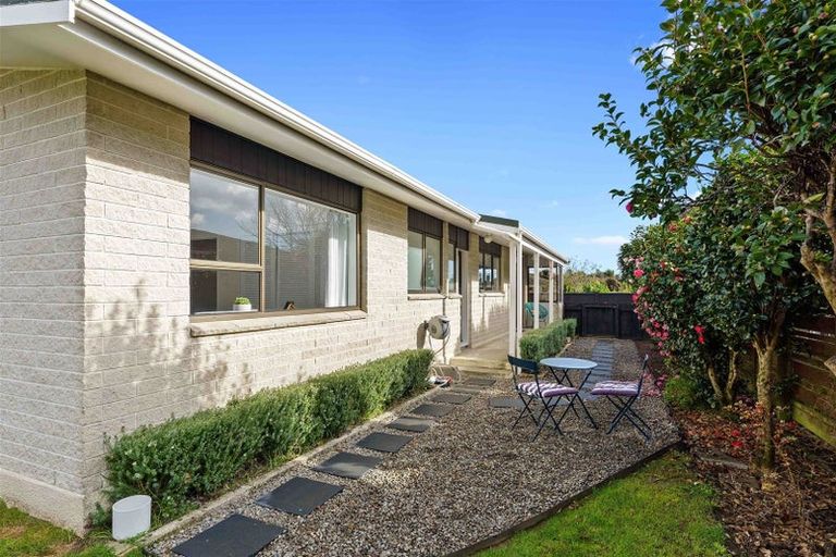 Photo of property in 34 Rewarewa Crescent, Waikanae, 5036